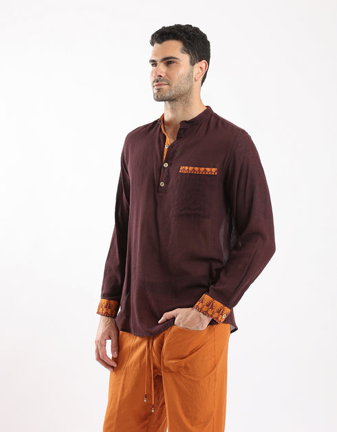 قميص قطني مطرز بالأصفاد والجيب