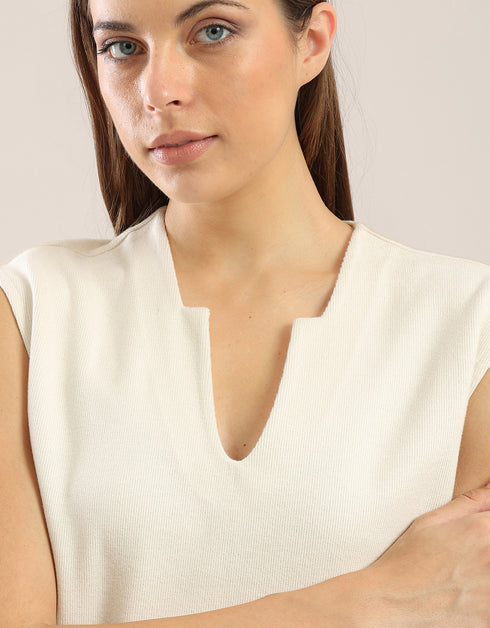 أعلى في فو الحرير مع بلا أكمام