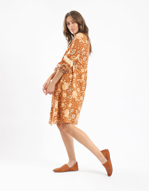 Short printed dress with three quarter sleeves