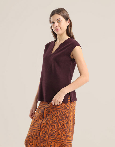 أعلى في فو الحرير مع بلا أكمام