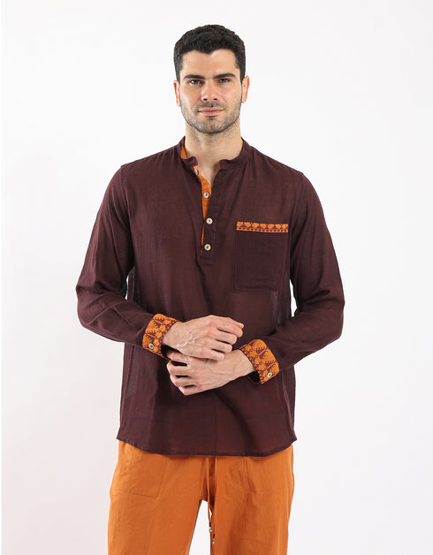 قميص قطني مطرز بالأصفاد والجيب