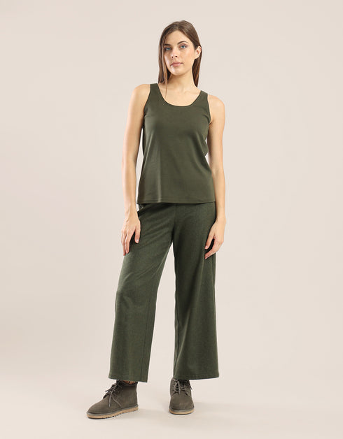 Sleeveless tank top with round neckline