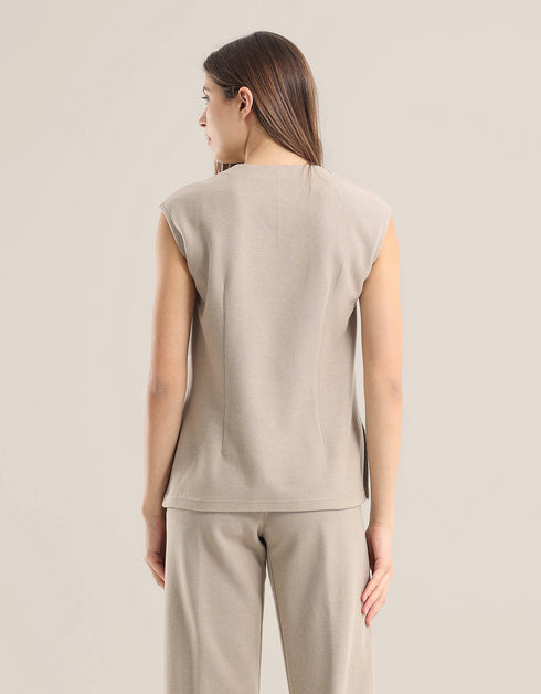 أعلى في فو الحرير مع بلا أكمام