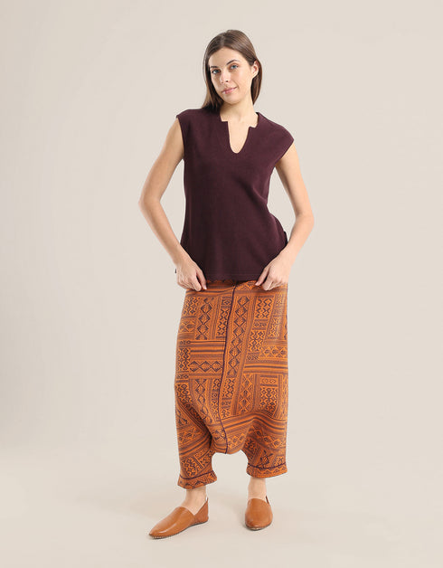 أعلى في فو الحرير مع بلا أكمام