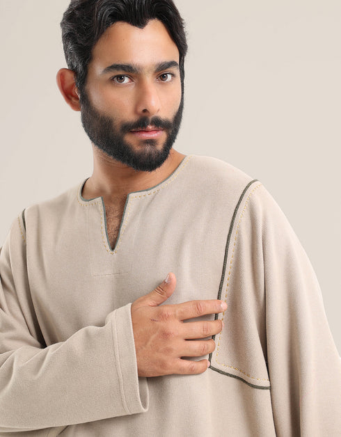 Sweater with round neckline with slits