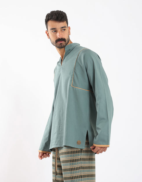 Shirt with contrast color trims