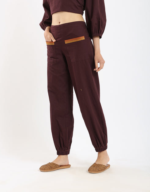 Cotton pants with two patch pockets with embroidery.