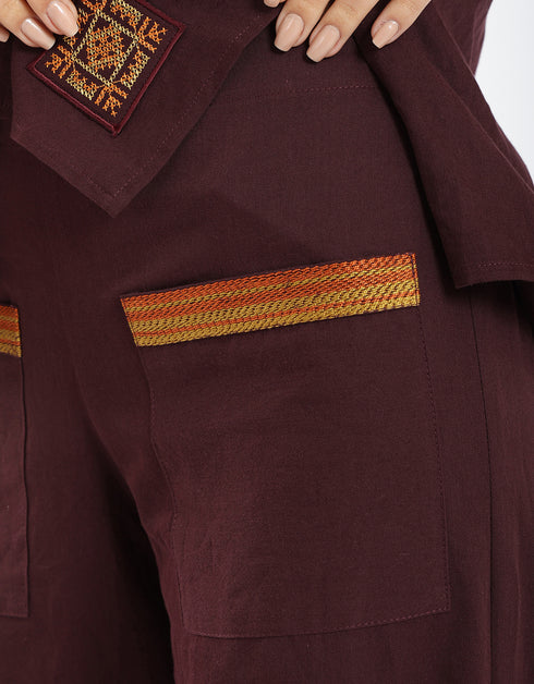 Cotton pants with two patch pockets with embroidery.