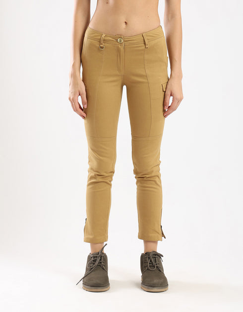 Slim cargo pants with side and back pockets