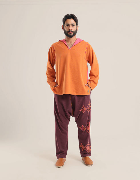 Hooded sweater with long sleeves