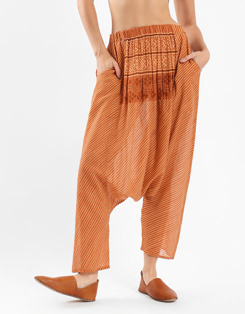 Printed harem pants with pleats on the front and back