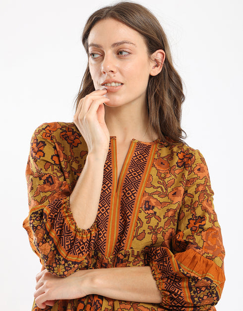 Short printed dress with three quarter sleeves