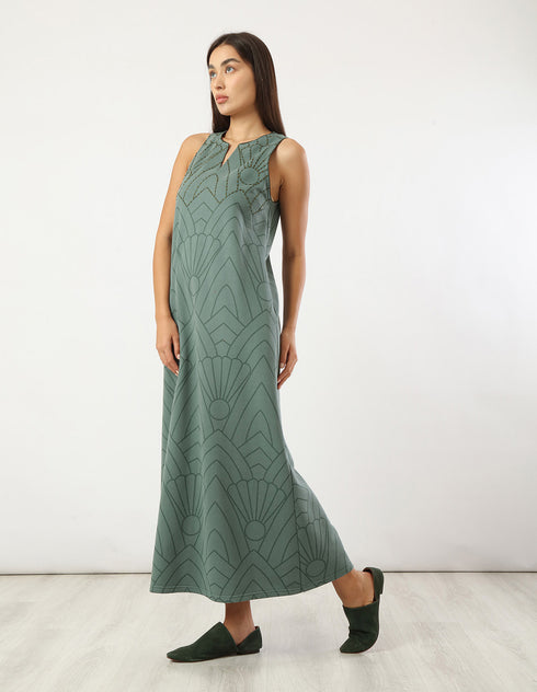 Long sleeveless dress