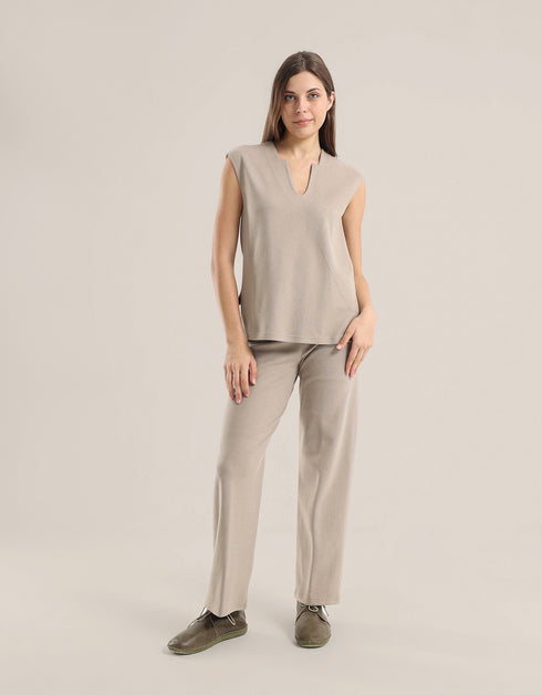 أعلى في فو الحرير مع بلا أكمام