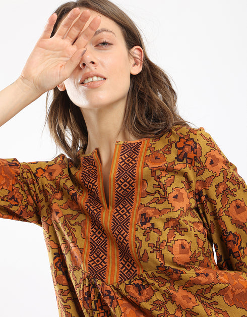Short printed dress with three quarter sleeves