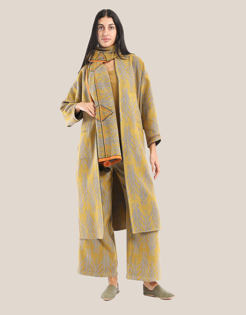 Reversible short coat with trimmed in contrast color details and embroidery