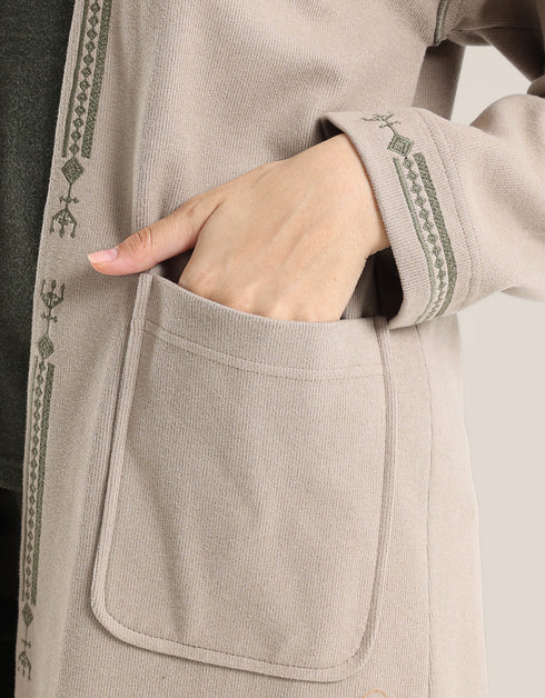 Long sleeves short jacket with embroidery on the front and sleeves