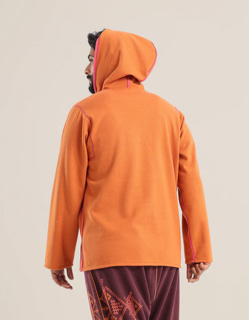 Hooded sweater with long sleeves